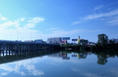 在臨港的機(jī)遇和挑戰(zhàn)中寧波國際物流怎樣發(fā)展呢？