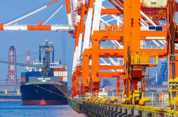 青島海運物流公司將繼續(xù)保持創(chuàng)新精神，不斷推動航運業(yè)發(fā)展