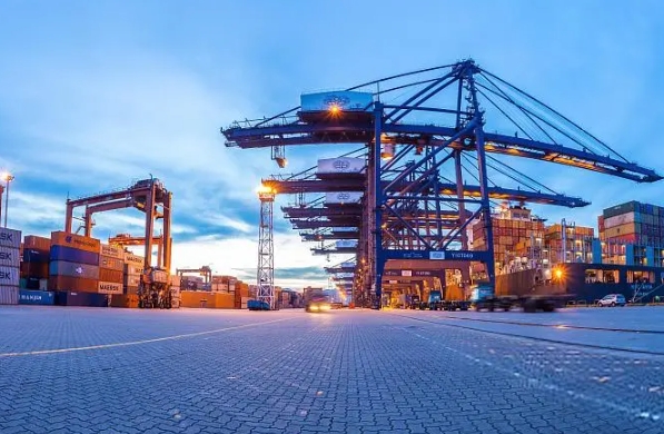 隨著物流行業(yè)的快速發(fā)展，青島海運(yùn)拼箱公司的未來(lái)充滿了無(wú)限可能