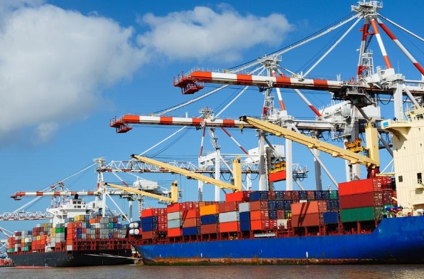 青島貨代如同一條隱形的藍(lán)色紐帶，緊密連接著世界各地的經(jīng)濟(jì)脈搏
