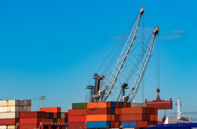 青島貨代公司，這些藍(lán)色引擎馳騁在全球物流的廣闊天地中