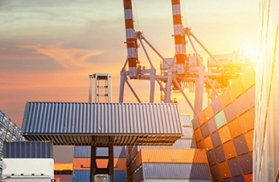 深圳貨運(yùn)公司正以科技為翼，綠色為舵，在物流行業(yè)的藍(lán)海中破浪前行