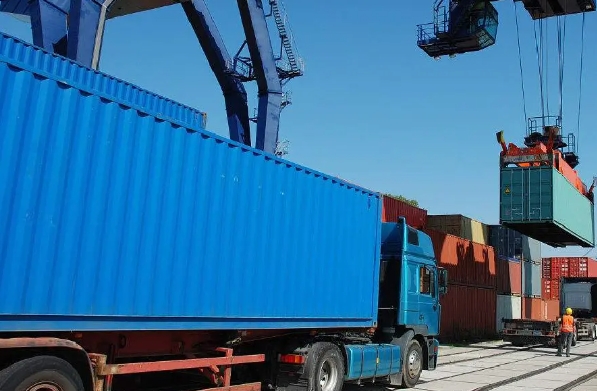 天津港作為中國北方重要的進出口口岸，其貨代公司的角色愈發(fā)重要